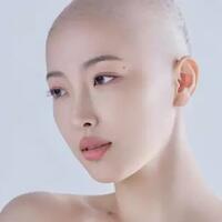 kisah-haru-beauty-vlogger-korea-yang-menggunduli-rambutnya-karena-mengidap-kanker