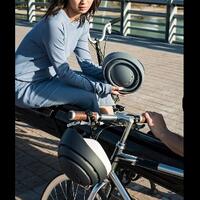 inovasi-baru-helm-sepeda-ini-sangat-praktis-dan-bisa-dilipat