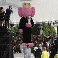 kerjasama-dior-x-kaws-hadirkan-parfum-pria-dengan-bentuk-botolnya-yang-unik