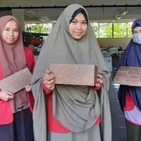keren-3-mahasiswi-ini-sukses-ciptakan-papan-penyerap-polusi-pakai-quotlidah-mertuaquot