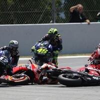 jadi-dalang-kecelakaan-di-gp-catalunya-lorenzo-minta-maaf