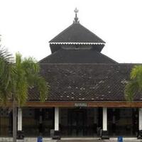 ratusan-tahun-sejarah-masjid-beratap-segitiga-di-jawa