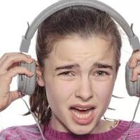 aerphone-headset-terpasang-lama-di-telinga-berbahaya-hati-hati