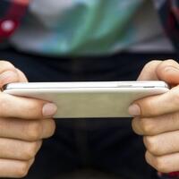 lupain-rasanya-nge-lag-kalau-main-game-pakai-smartphone-ini