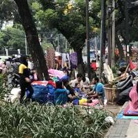 sampai-kapan-pencari-suaka-tinggal-di-trotoar-ibu-kota