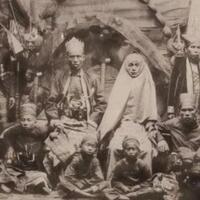 cek-fakta-foto-viral-wanita-indonesia-berjilbab-dipotret-tahun-1700