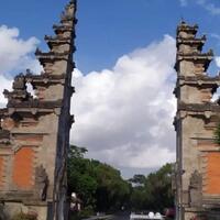 gempa-bumi-60-sr-guncang-bali-gapura-nusa-dua-patah