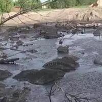 jatuh-ke-kolam-aspal-kulit-pria-ini-jadi-keras-dan-hitam