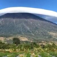fenomena-awan-topi-antara-keindahan-mitos-dan-bahayanya