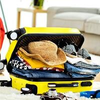 5-barang-yang-wajib-banget-kalian-bawa-saat-traveling