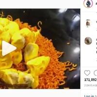 challenge-makan-mie-super-pedas-campur-durian-pemuda-ini-langsung-masuk-rumah-sakit