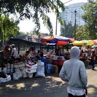 tanah-abang-semakin-semrawut-pkl-kembali-leluasa-berdagang-di-trotoar-pinggir-jalan