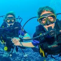 diving-dan-snorkeling-surga-bagi-manusia-bencana-bagi-karang