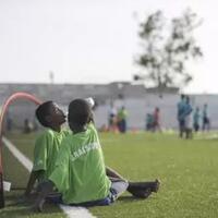 wah-keren-lapangan-bola-ini-jadi-sumber-air-di-afrika