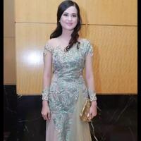 cantiknya-cut-mairiska-dalam-balutan-kebaya