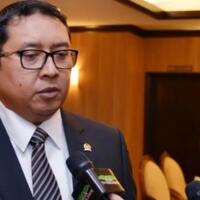 mau-masuk-ke-asrama-fadli-zon-ditolak-mahasiswa-papua