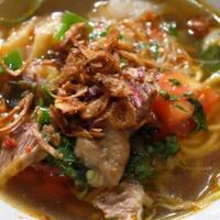 nikmatnya-makan-soto-mie-bogor-baru-mang-bule-di-kota-hujan