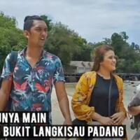 cobain-serunya-main-paralayang-bukit-langkisau-padang