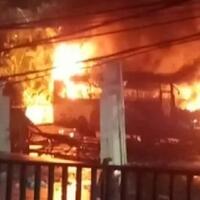 bus-dan-jeep-tni-dibakar-saksi-mata-sebut-pelaku-bukan-mahasiswa