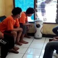 gila-usai-bunuh-bocah-ibu-dan-2-putranya-inses-di-samping-mayat