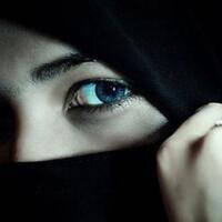 memakai-cadar-untuk-berburu-pelukan-laki-laki-ini-dibuat-malu-oleh-warga