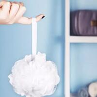 rentan-jadi-sarang-kuman-seberapa-sering-spons-mandi-harus-diganti