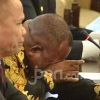 jimmy-ijie-menangis-di-sidang-paripurna-mpr-sesaat-hening