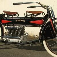 motor-cruiser-pertama-di-dunia-rangka-sepeda-tapi-bermesin-4-silinder-longitudinal