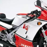 coba-bayangin-sebuas-apa-motor-2-tak-bermesin-4-silinder-suzuki-dan-yamaha-punya
