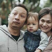 tak-selamanya-bikin-risih-manja-bisa-bikin-keluarga-harmonis-loh