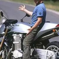 motor-ini-pakai-mesin-4-silinder-kapasitasnya-2000cc-kurang-besar-apa-coba