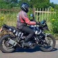 ktm-bakal-masukin-motor-adventure-250cc-ke-indonesia-bentuknya-gimana