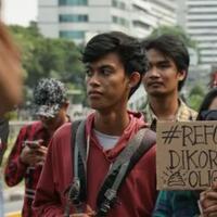 demo-di-patung-kuda-massa-nyanyikan--jokowi-fasis