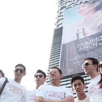 melipir-ke-kantor-md-pictures-yuk-ada-poster-raksasa-habibie--ainun-3