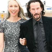 akhirnya-setelah-20-tahun-an-jomblo-keanu-reeves-kini-punya-kekasih-baru