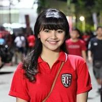 deretan-foto-wanita-cantik-suporter-dari-berbagai-klub-peserta-shopee-liga-1