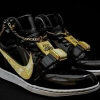 sepatu-berlapis-emas-dan-kristal-swarovski-terjual-seharga-130-juta