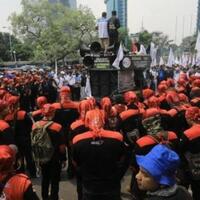 bila-umk-dihapus-buruh-yang-biasanya-dapat-rp42-juta-jadi-rp16-juta