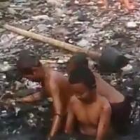 viral-video-anak-anak-berenang-dan-bermain-di-air-kubangan-sampah-mau-coba