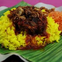 kuliner-samarinda-dari-nasi-kuning-amplang-kuku-macan-hingga-mandaykulit-cempedak