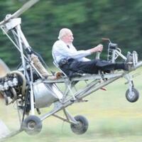 gokil-kakek-umur-94-tahun-quotnekatquot-terbang-dengan-helikopter-buatan-sendiri