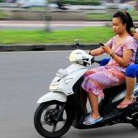 hal-hal-berbahaya-yang-seringkali-dilakukan-pengendara-motor-apa-saja