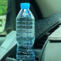 minum-air-kemasan-yang-ditinggal-dalam-mobil-bahaya-nggak-sih