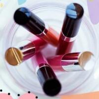 3-tips-pakai-lipstik-warna-warni-tanpa-terlihat-berlebihan