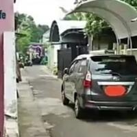 punya-mobil-gak-punya-garasi-8-gambar-garasi-ini-bisa-bikin-orang-bunuh-diri