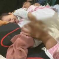 viral-bayi-ini-menangis-di-pelukan-ibunya-yang-meninggal-buat-netizen-terharu