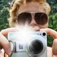 mata-jadi-merah-mantul-cahaya-di-dalam-foto-kenapa-ya