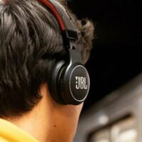 jbl-reflect-eternal-headphone-nirkabel-dengan-fitur-pengisian-baterai-otomatis
