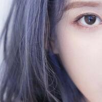 tiba-di-jakarta-iu-disambut-meriah-oleh-jak-aena-dan-buah-jambu