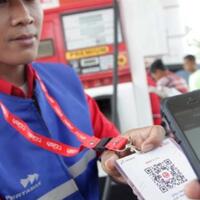 mulai-2020-bayar-di-spbu-bisa-pakai-non-tunai-via-ponsel-ponsel-di-spbu-kan-bahaya